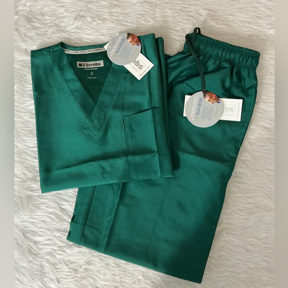 TI scrubs set women’s small